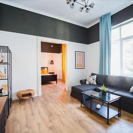 Super Central Spacious Apartment Oradea Exterior photo