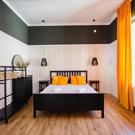 Super Central Spacious Apartment Oradea Exterior photo