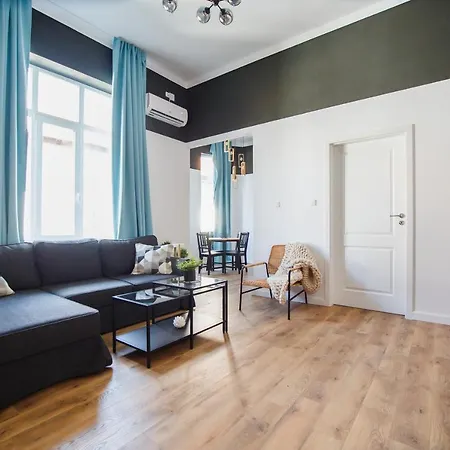 Super Central Spacious Apartment Oradea Exterior photo