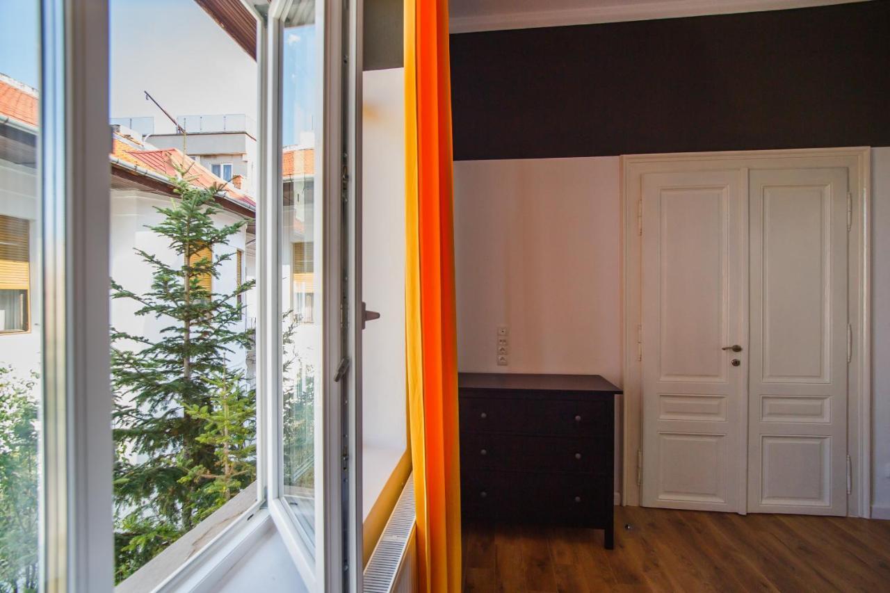Super Spacious Apartment Oradea