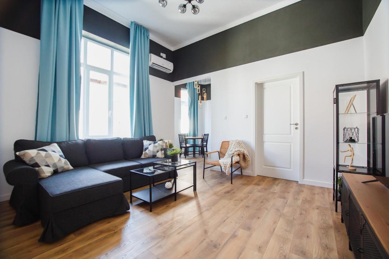 Super Spacious Apartment *